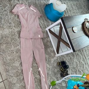 Jaanuu scrub set. Polyester pink. Petite / jogger